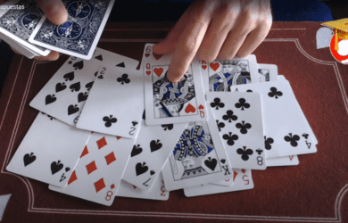 Juegos de cartas con carta clave